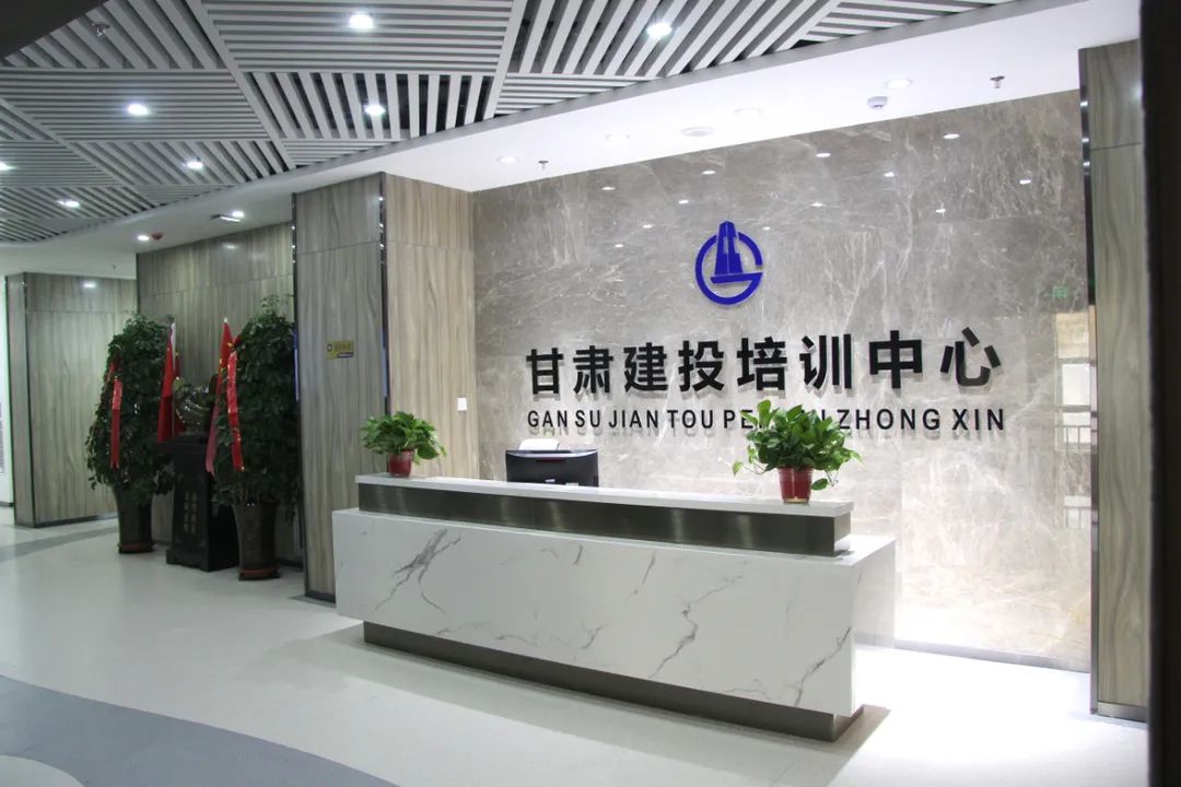 前臺(tái) 前臺(tái)