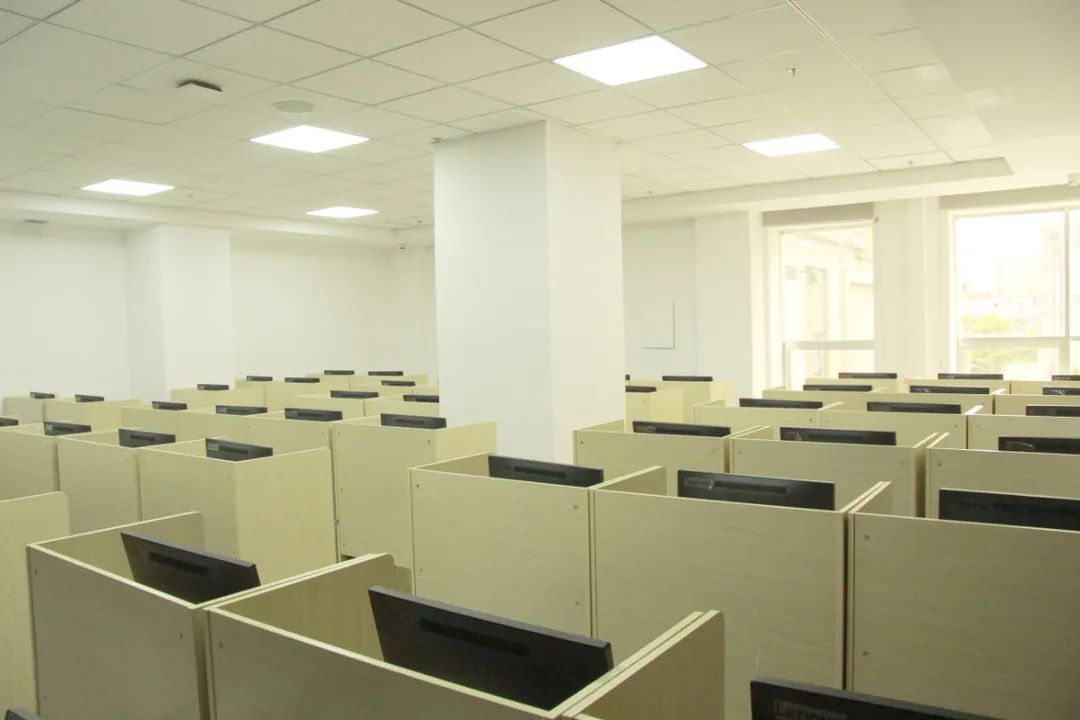 計(jì)算機(jī)網(wǎng)絡(luò)教室 計(jì)算機(jī)網(wǎng)絡(luò)教室